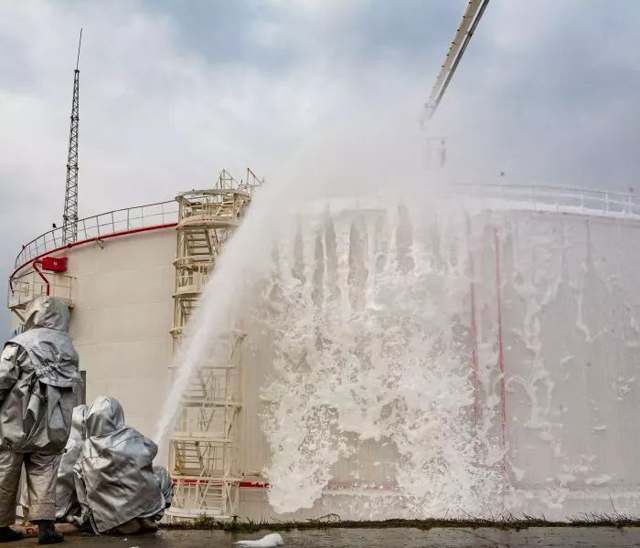 Fire fighting foam testing on storage tank